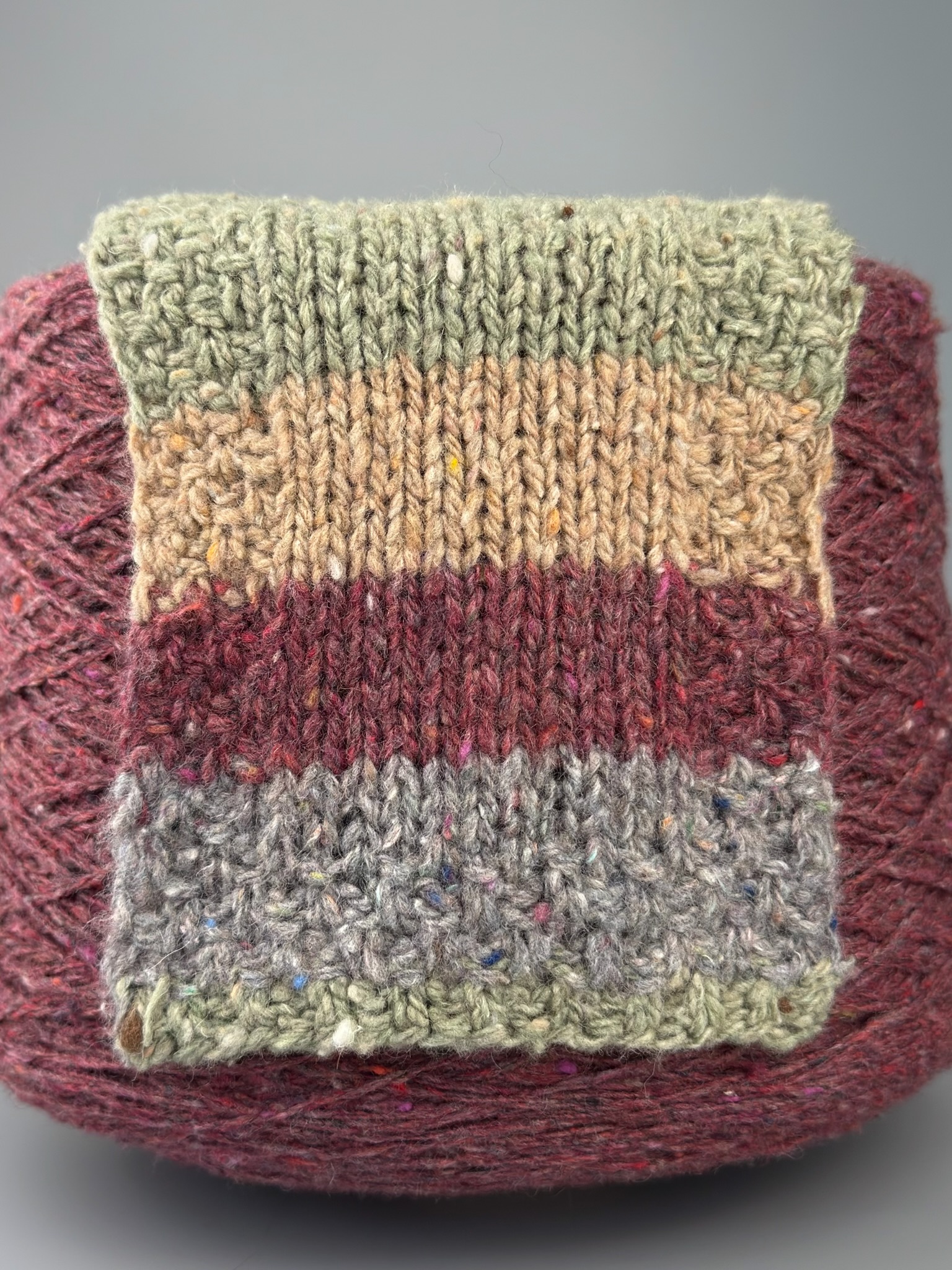 The Royal Collection Tweed Nm 2/6000 aus Kaschmir, Wolle und Seide col. Weinrot foto 3